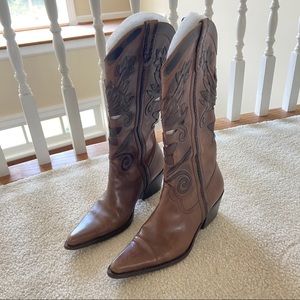 Great condition, leather cowboy boots